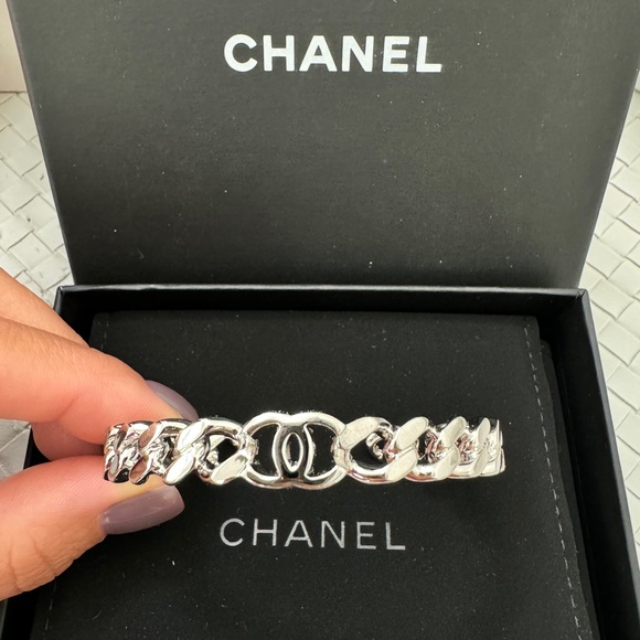 Chanel 22A Metal Silver Tone Chain Cuban Link CC Logo Cuff Bangle Bracelet S - Picture 5 of 11